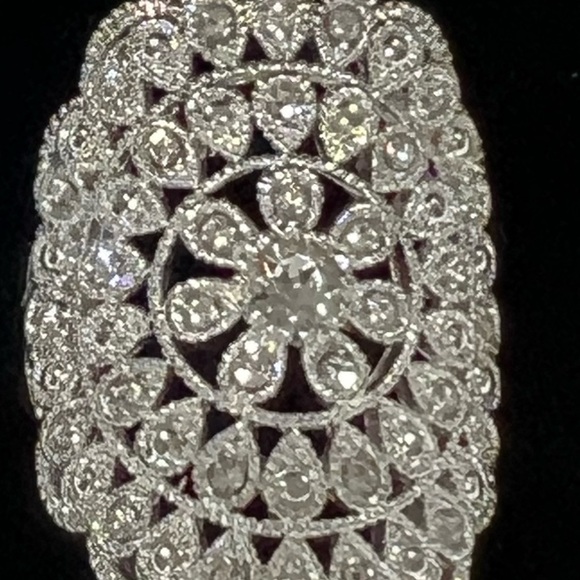 Swarovski Element Intricate Crystal Silver Ring - Picture 3 of 10